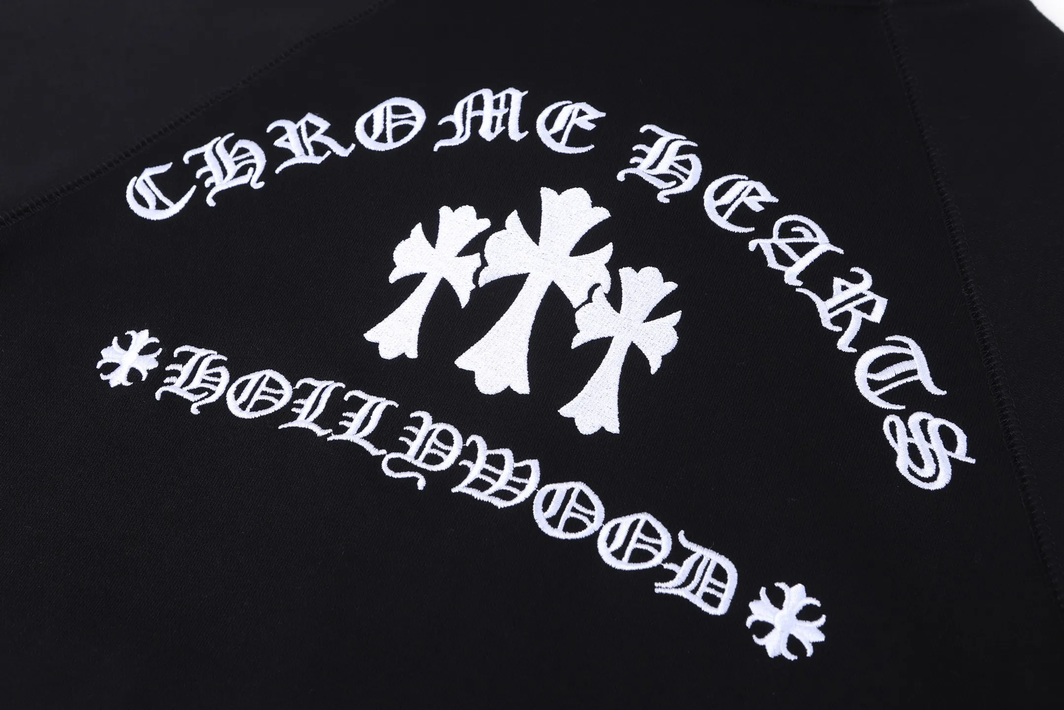 P480 Chrome Hearts 25SS solid color hooded embroidered letter sweatshirt ●Authentic product purchased and developed by 22939 ●420g 100% cotton combed cotton fabric ●440g 1*1 matching high-end fashion brand rib ●Fabric enzyme washing ●Imported embroidery ●Customized 1:1 leather strip ●Customized 1:1 nameplate ●Customized 1:1 zipper ●Customized 1:1 trademark ●Loose fit ●Size: S M L ●Model number: 2007/4B#20